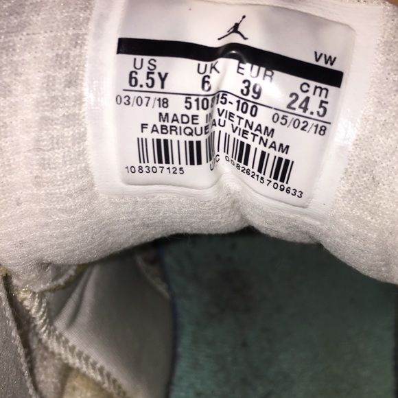 Air Jordan 12 - Picture 2 of 6